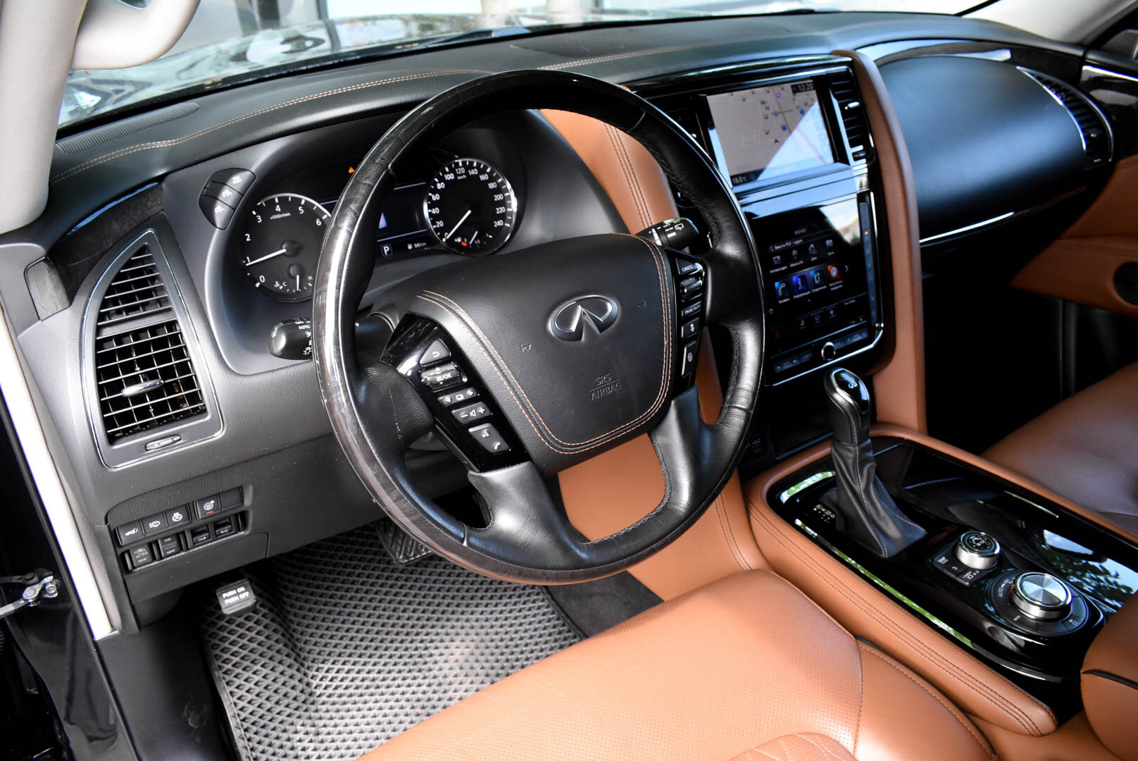 Infiniti QX80, I Рестайлинг 2 5.6 AT (405 л.с.) 4WD 2020