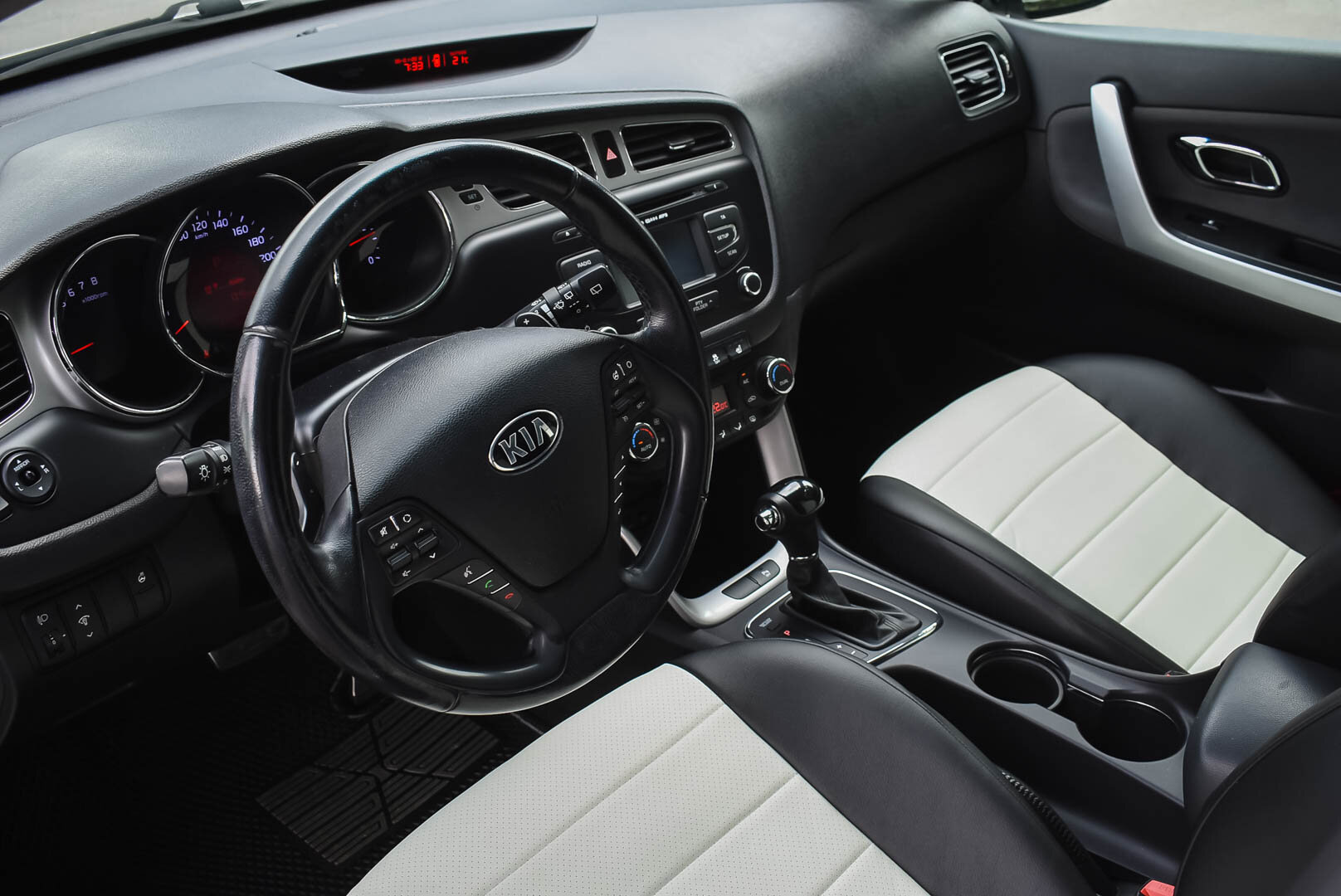 Kia Ceed, II 1.6 AT (129 л.с.) 2014