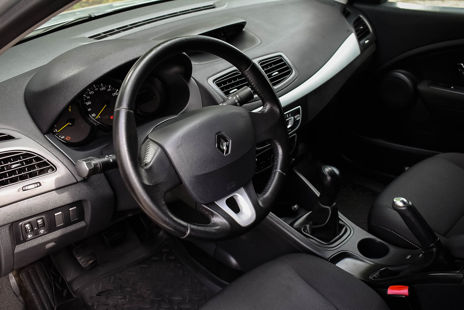 Renault Fluence, I 1.6 MT (106 л.с.) 2012