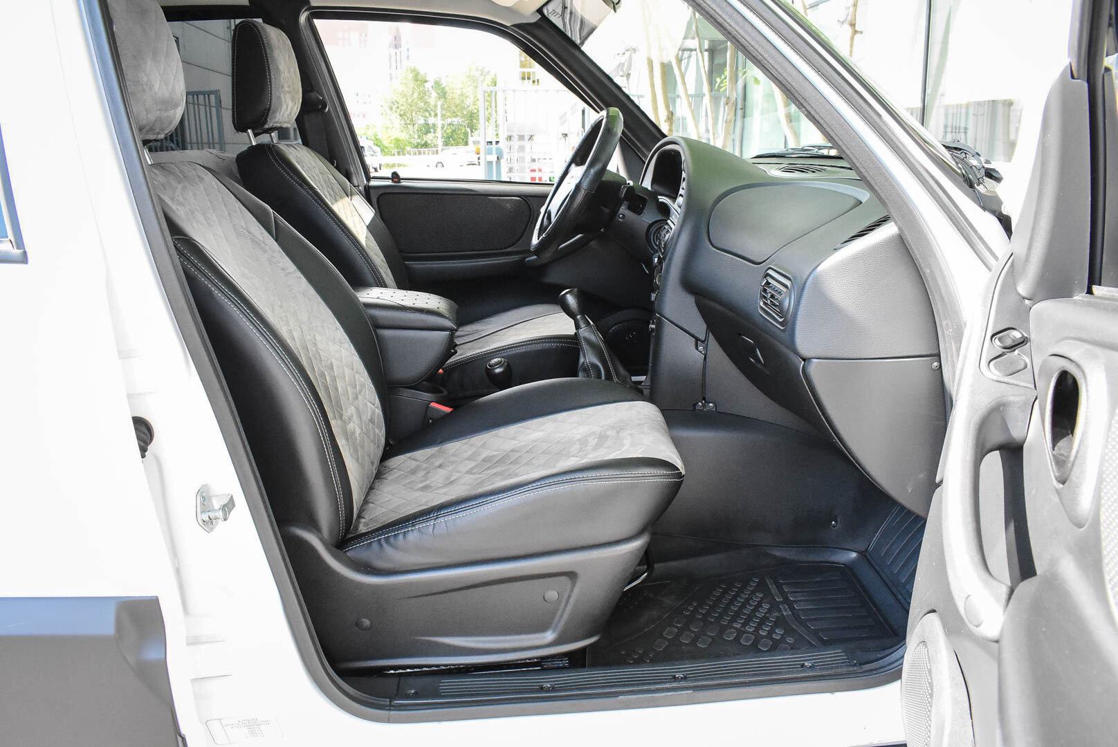 Lada (ВАЗ) Niva Travel, I 1.7 MT (80 л.с.) 4WD 2023
