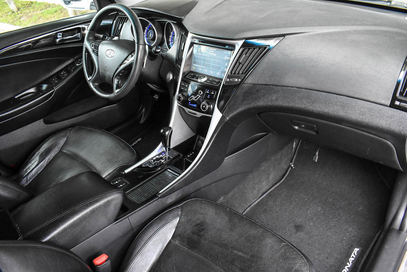 Hyundai Sonata, VI (YF) 2.0 AT (150 л.с.) 2011