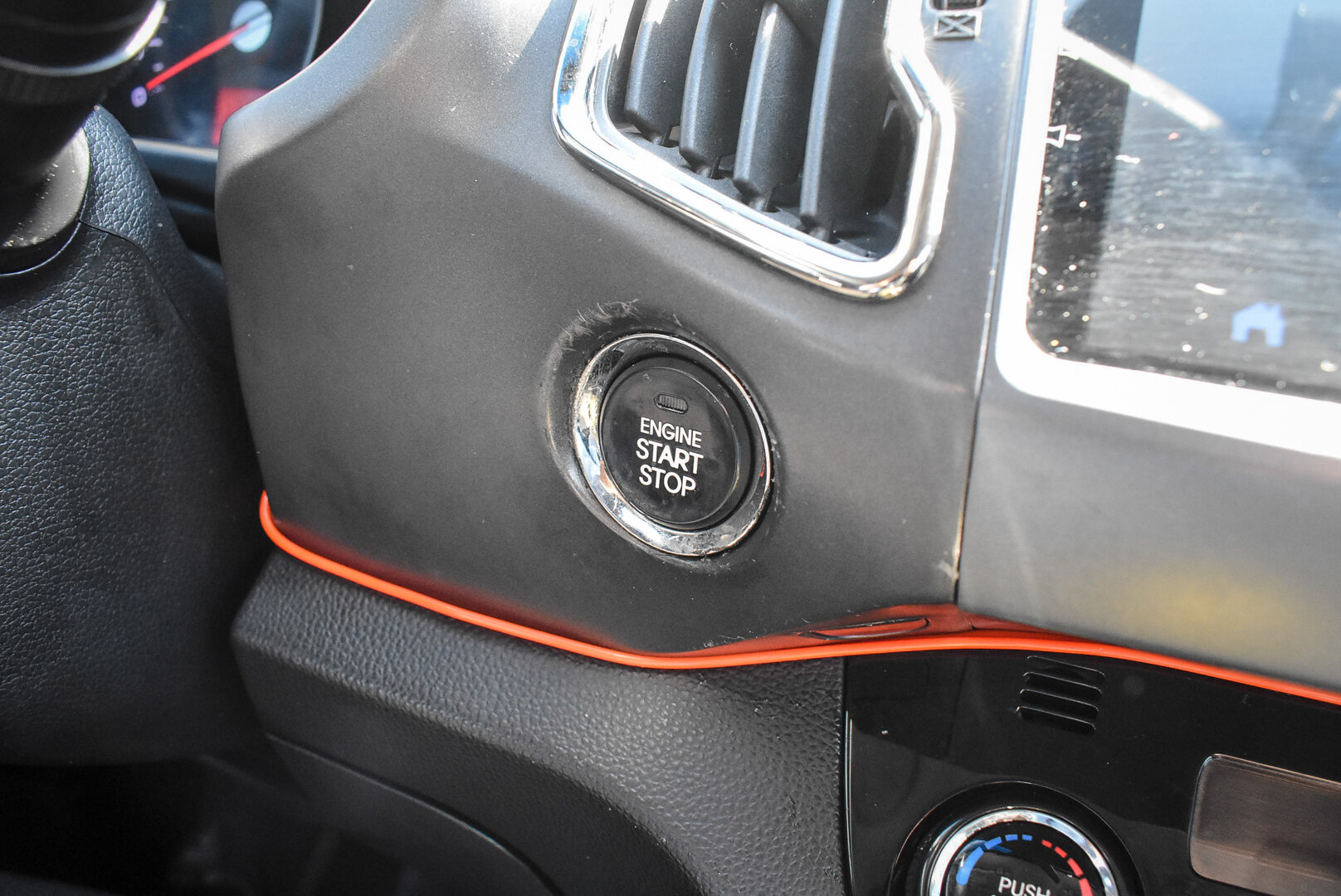 Kia Sportage, III 2.0 AT (150 л.с.) 4WD 2012
