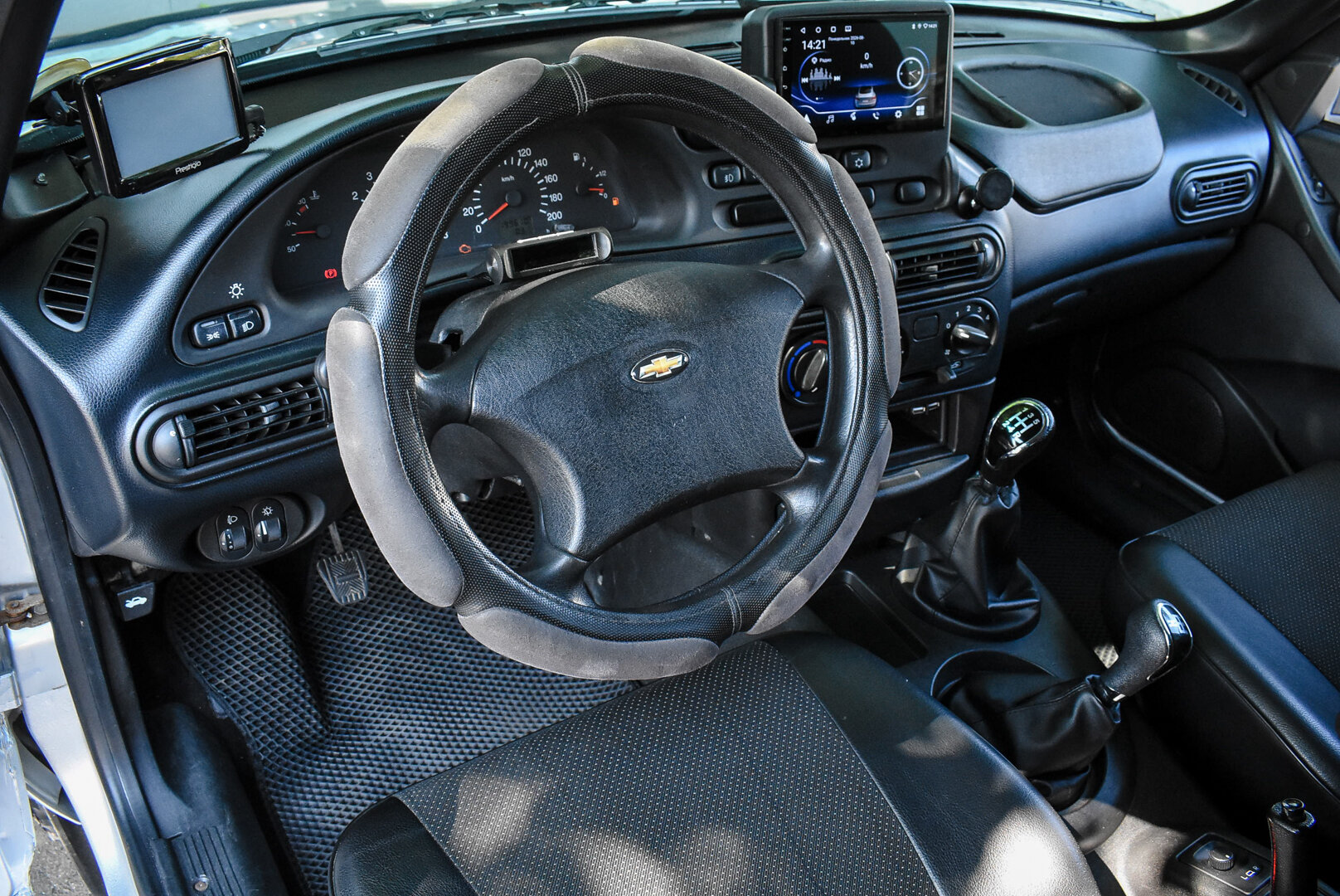 Chevrolet Niva, I 1.7 MT (80 л.с.) 4WD 2009