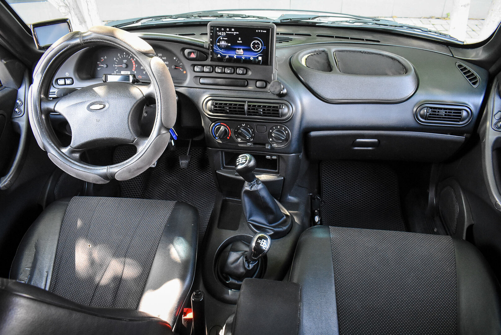 Chevrolet Niva, I 1.7 MT (80 л.с.) 4WD 2009