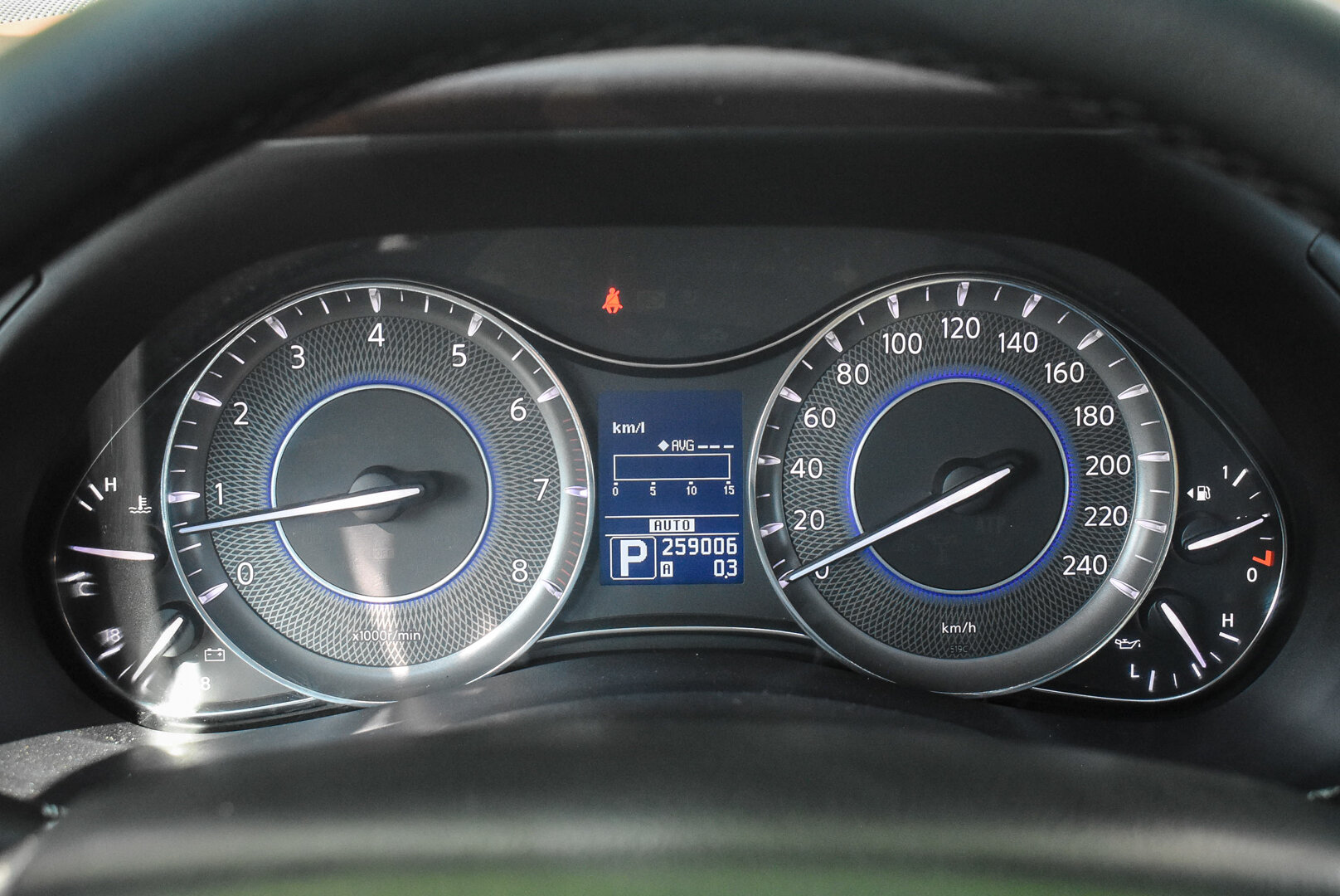 Infiniti QX56, II 5.6 AT (405 л.с.) 4WD 2010