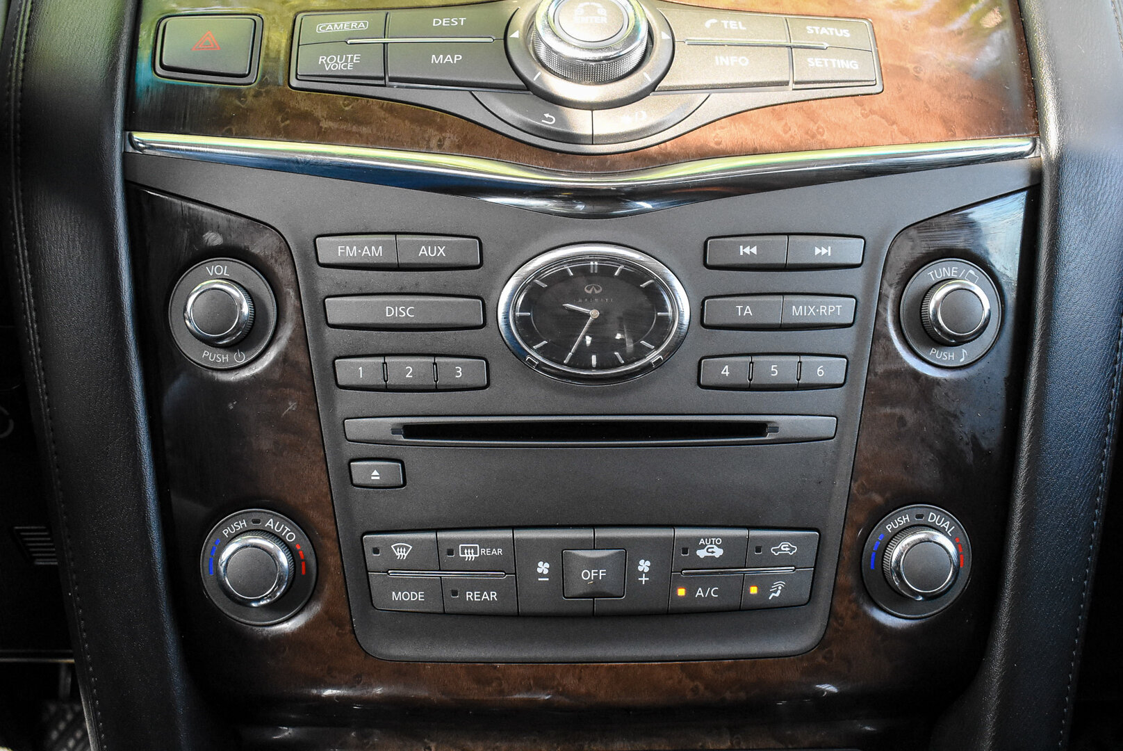 Infiniti QX56, II 5.6 AT (405 л.с.) 4WD 2010