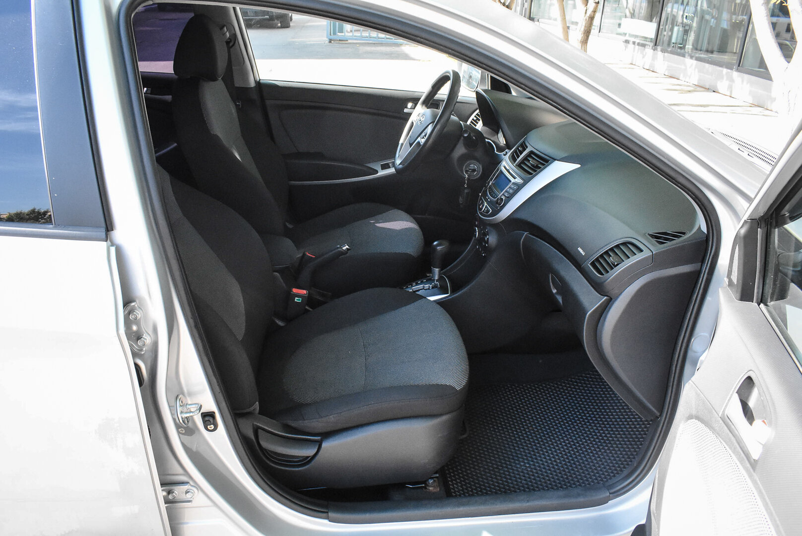 Hyundai Solaris, I 1.4 AT (107 л.с.) 2013