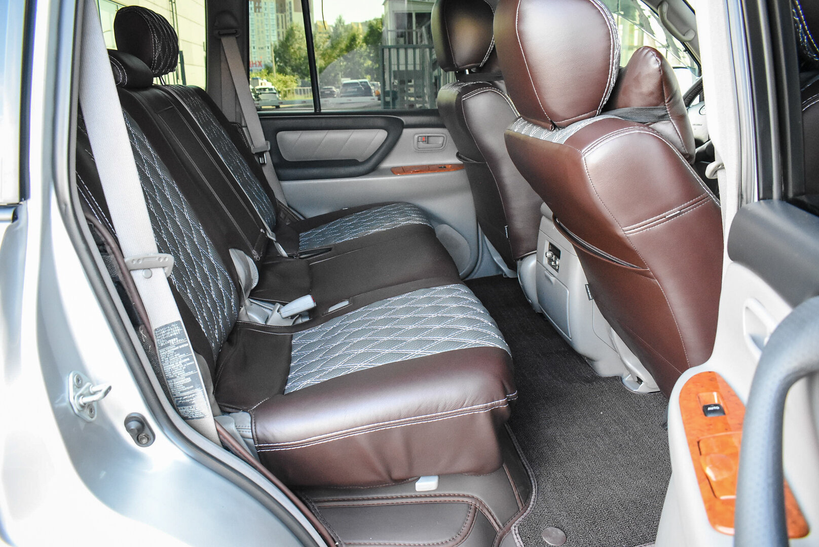 Toyota Land Cruiser, 100 Series Рестайлинг 2 4.7 AT (235 л.с.) 4WD 2006