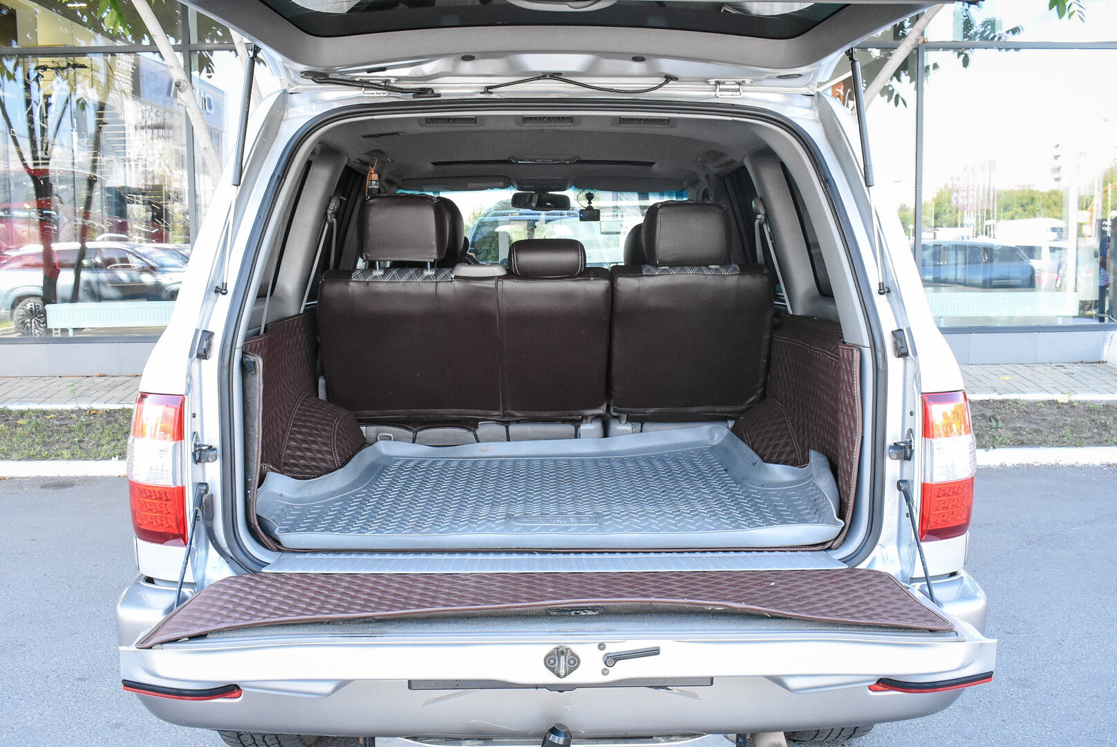 Toyota Land Cruiser, 100 Series Рестайлинг 2 4.7 AT (235 л.с.) 4WD 2006