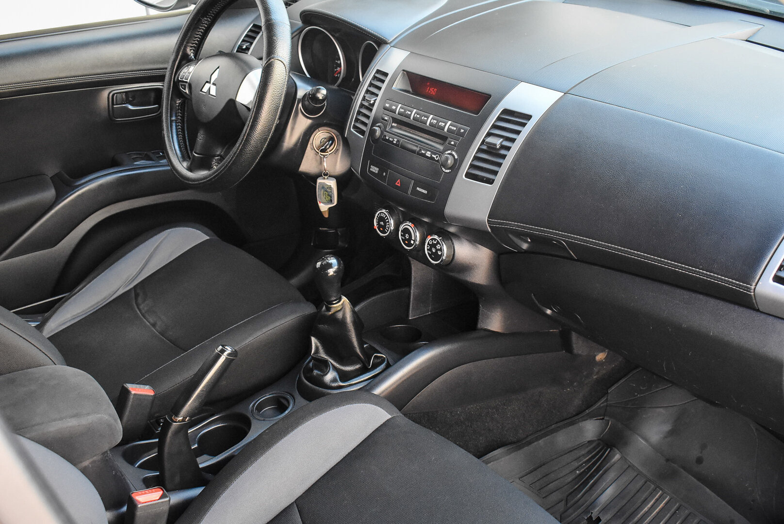 Mitsubishi Outlander, II Рестайлинг 2.0 MT (147 л.с.) 2010
