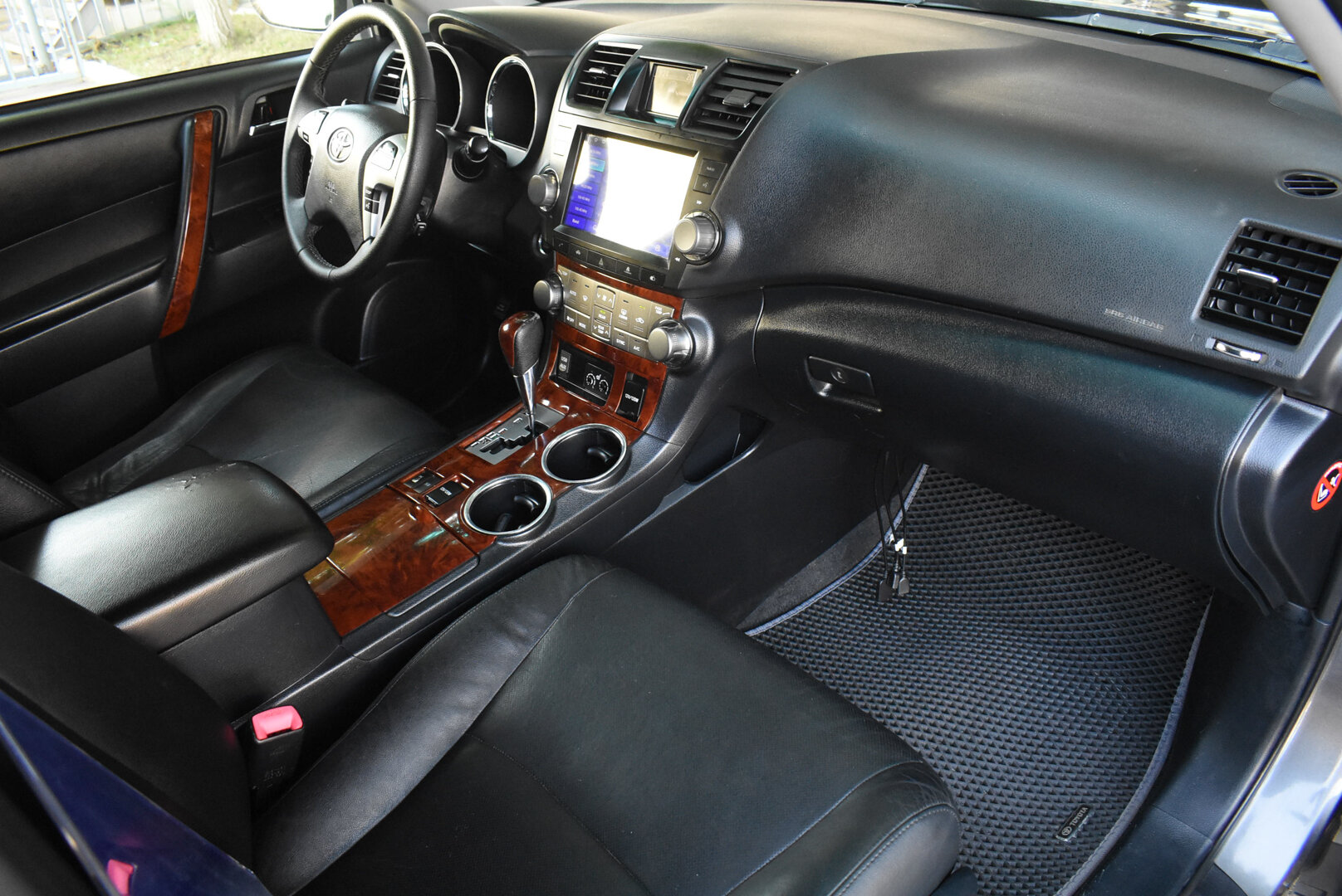 Toyota Highlander, II (XU40) Рестайлинг 3.5 AT (273 л.с.) 4WD 2011