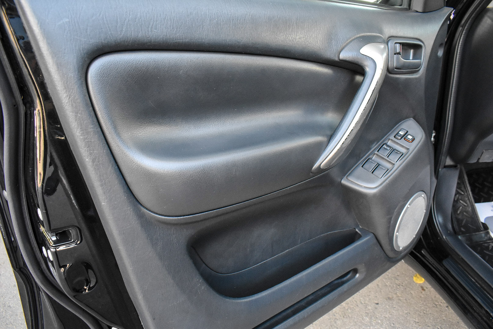 Toyota RAV4, II (XA20) Рестайлинг 2.0 AT (150 л.с.) 4WD 2003