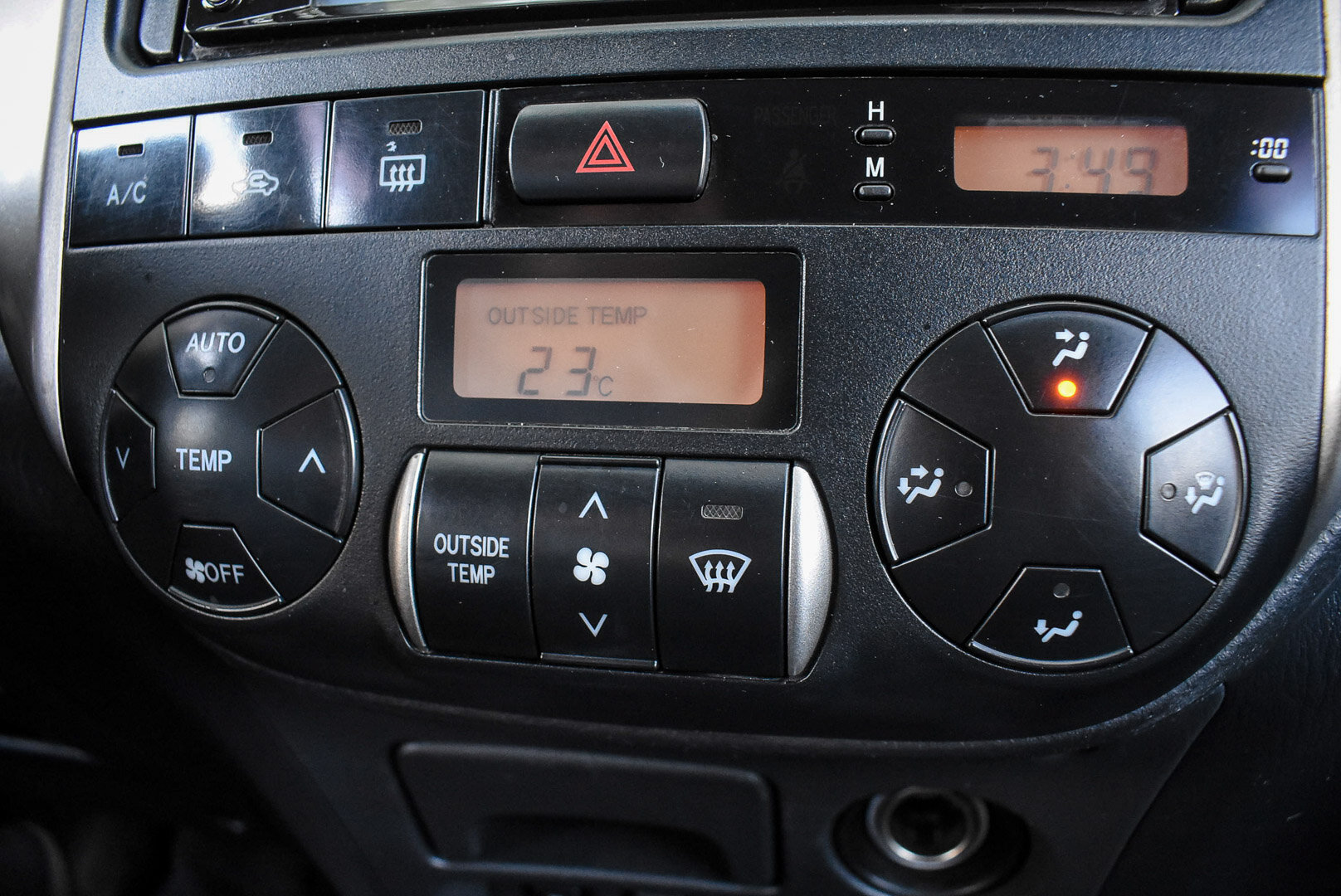 Toyota RAV4, II (XA20) Рестайлинг 2.0 AT (150 л.с.) 4WD 2003
