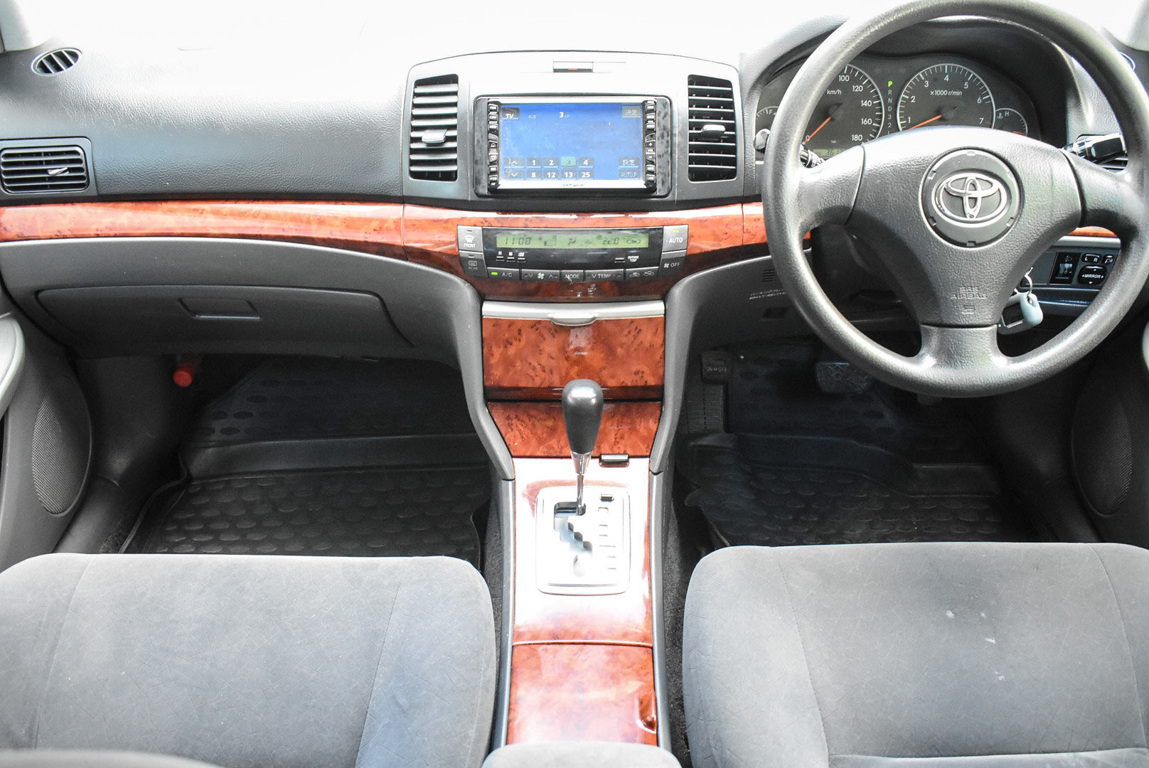 Toyota Allion, I Рестайлинг 1.8 AT (125 л.с.) 4WD 2005