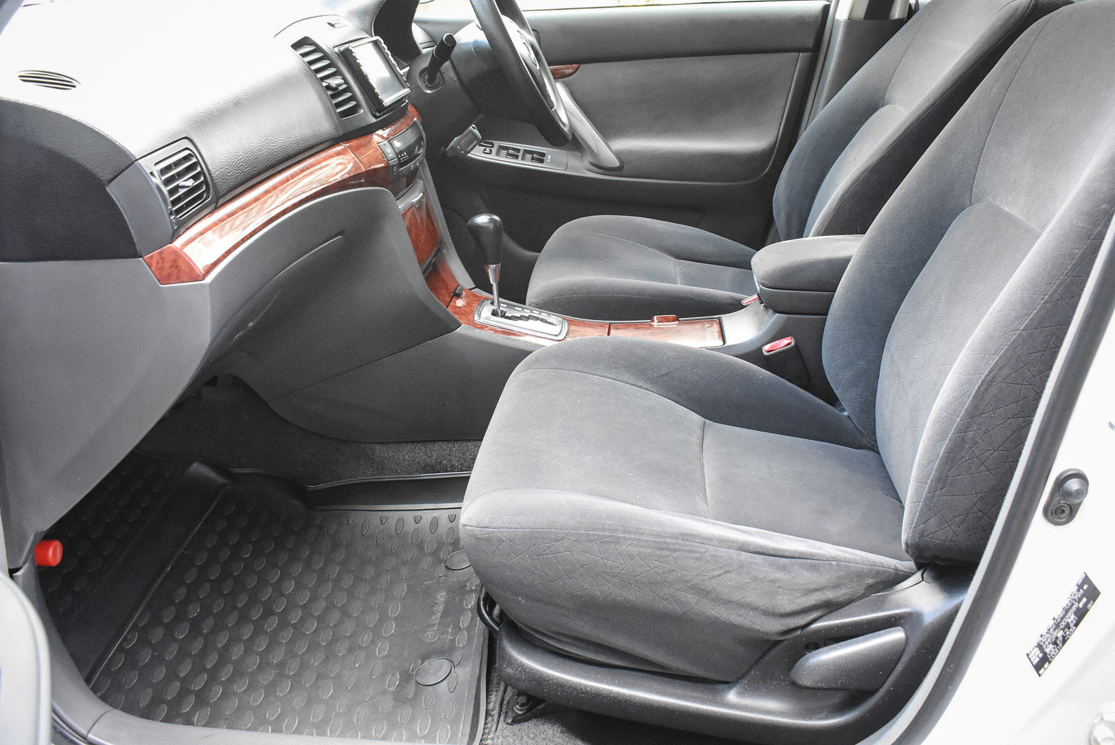 Toyota Allion, I Рестайлинг 1.8 AT (125 л.с.) 4WD 2005
