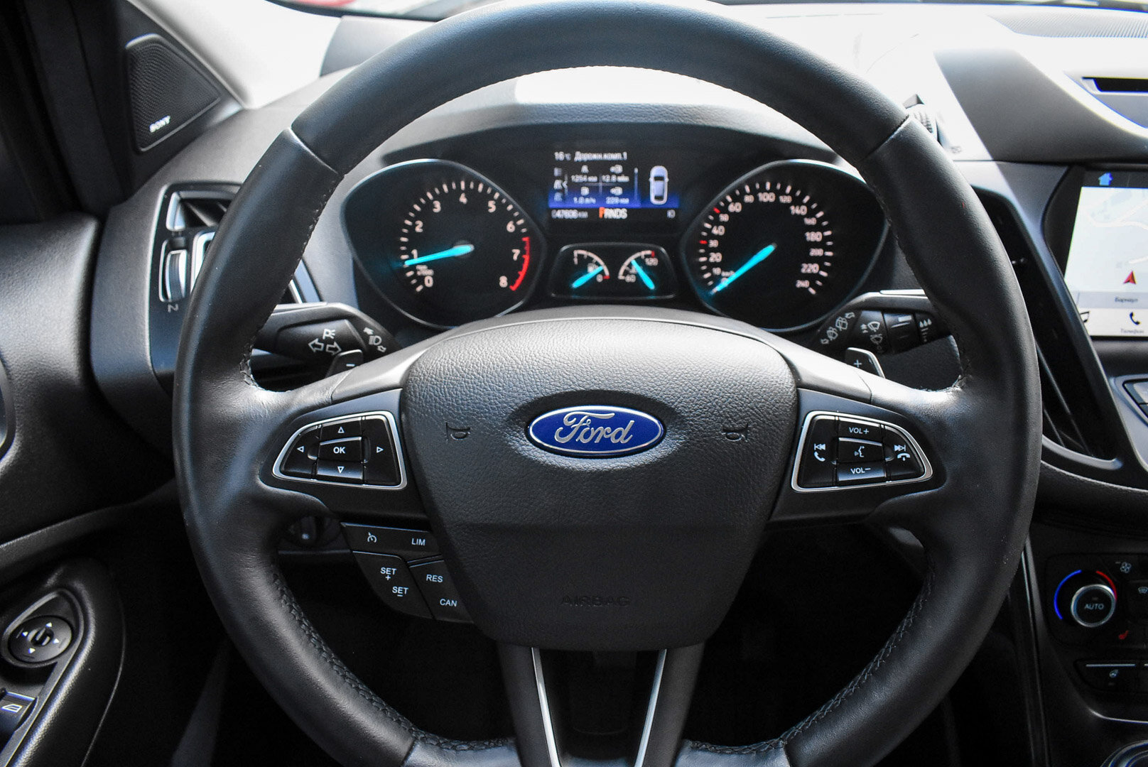 Ford Kuga, II Рестайлинг 1.5 AT (150 л.с.) 4WD 2017