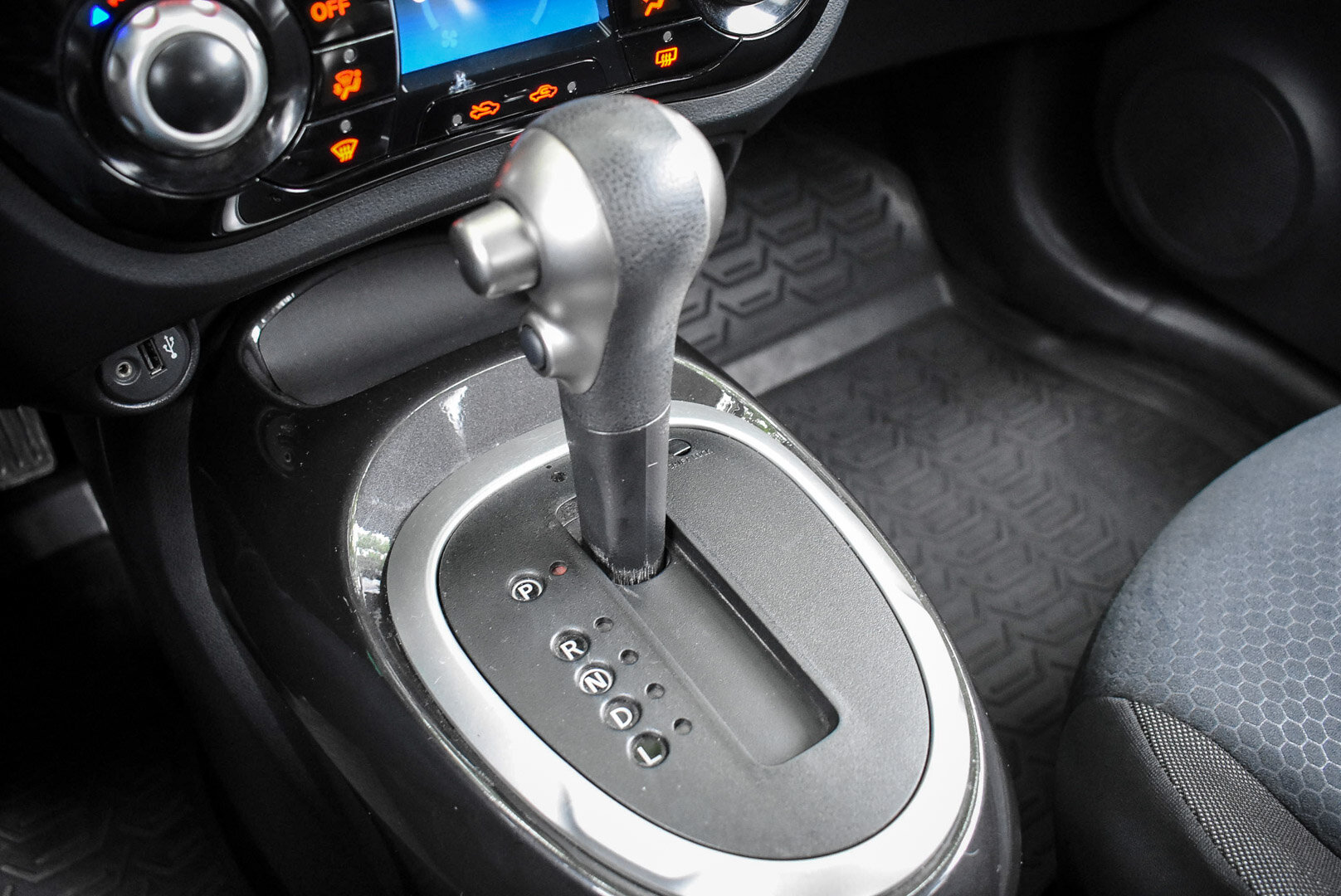Nissan Juke, I 1.6 CVT (117 л.с.) 2014