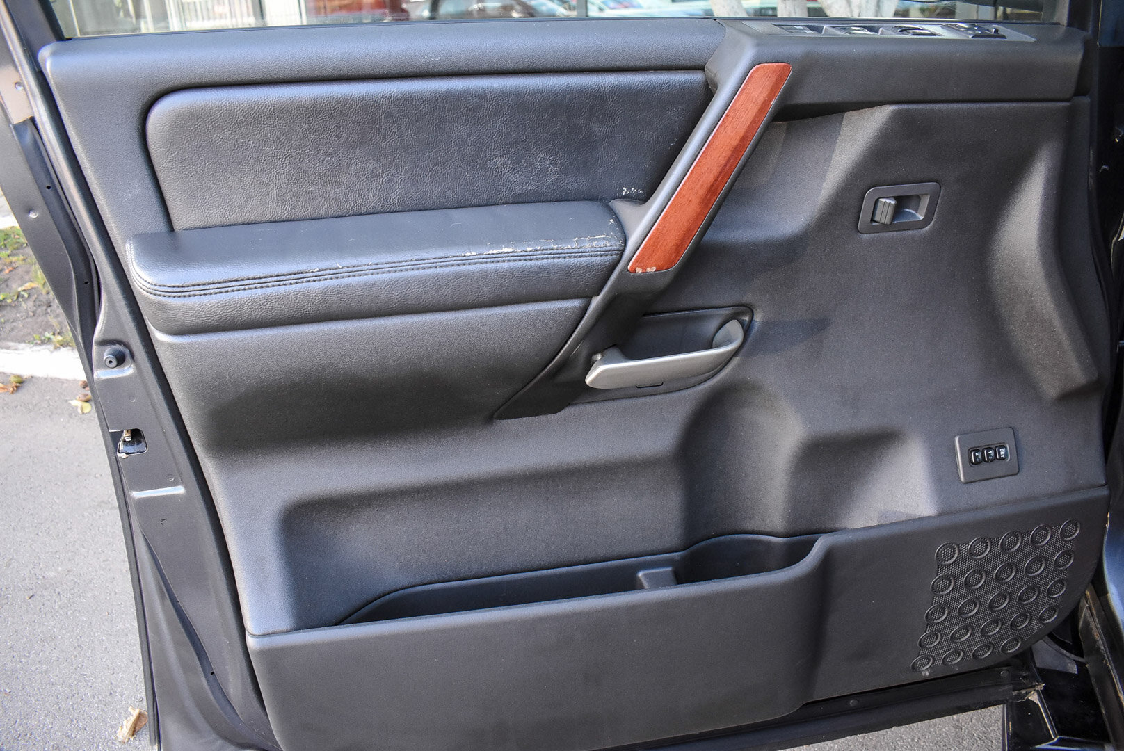 Infiniti QX56, I 5.6 AT (313 л.с.) 4WD 2004