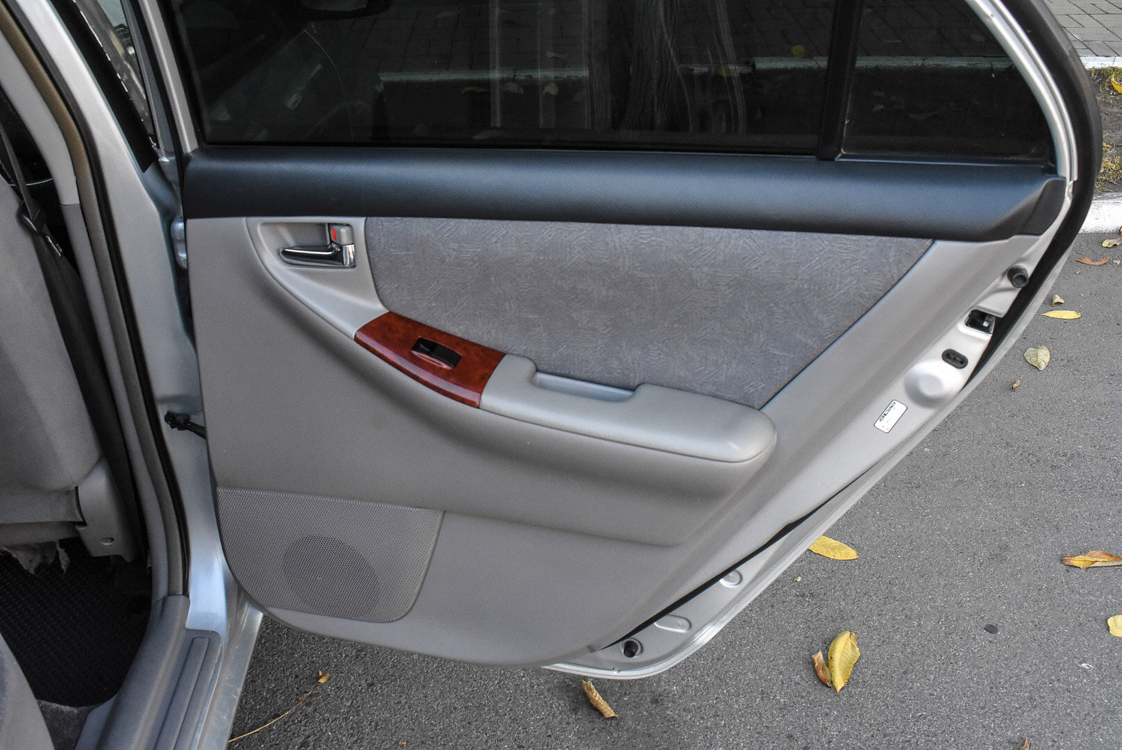 Toyota Corolla, IX (E120, E130) 1.5 AT (110 л.с.) 2002