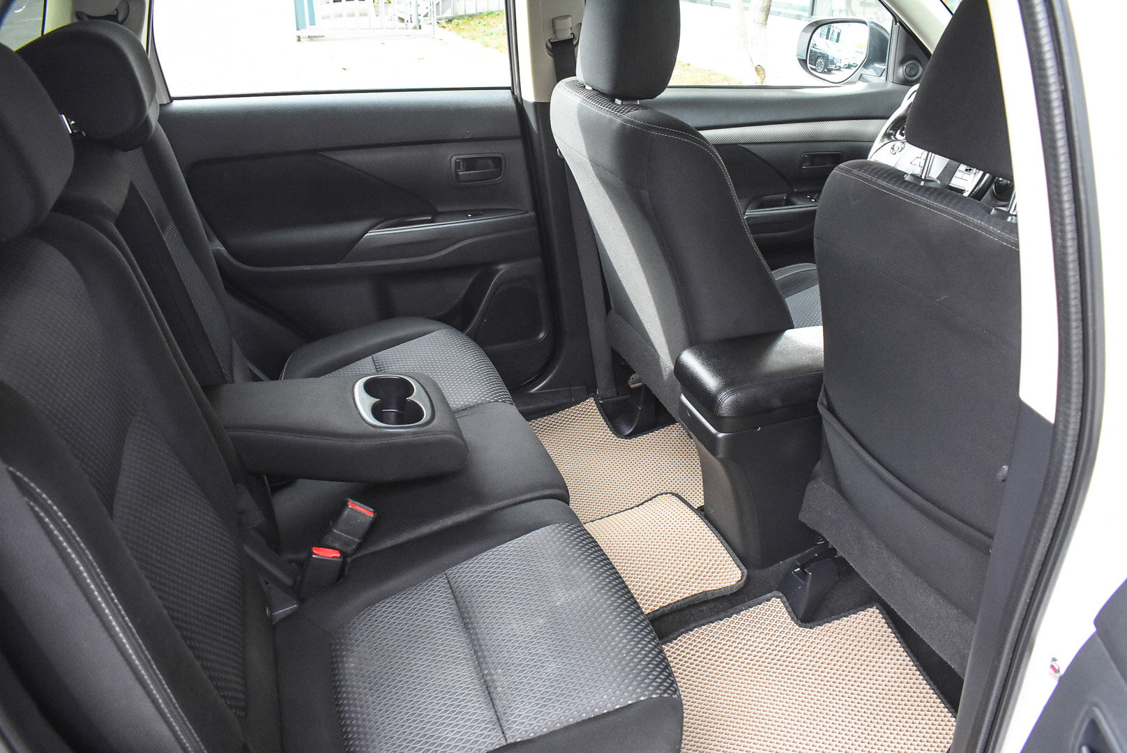 Mitsubishi Outlander, III Рестайлинг 2 2.0 CVT (146 л.с.) 4WD 2016