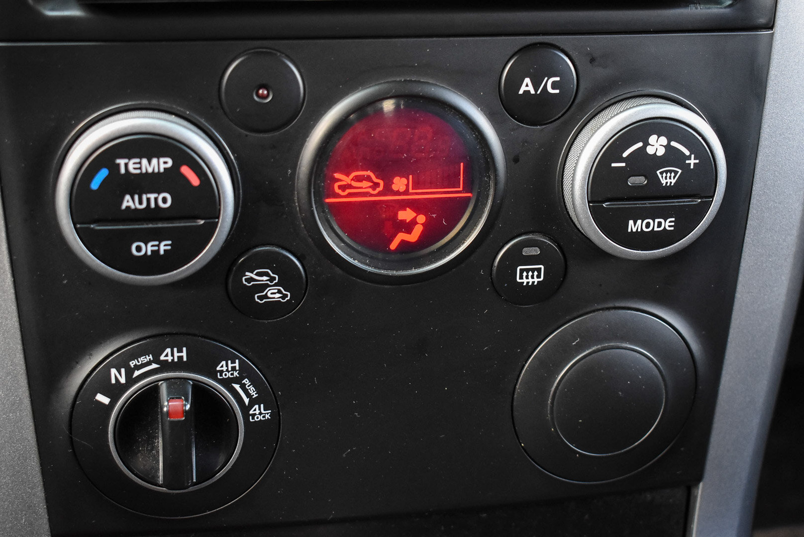 Suzuki Grand Vitara, II Рестайлинг 2.0 MT (140 л.с.) 4WD 2011