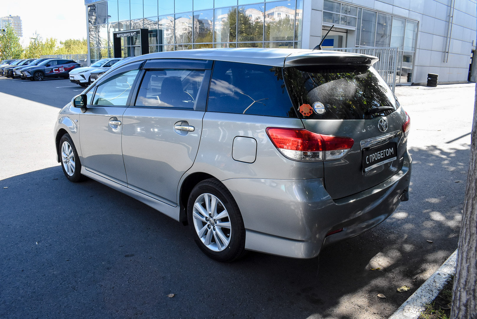 Toyota Wish, II 1.8 CVT (144 л.с.) 2010
