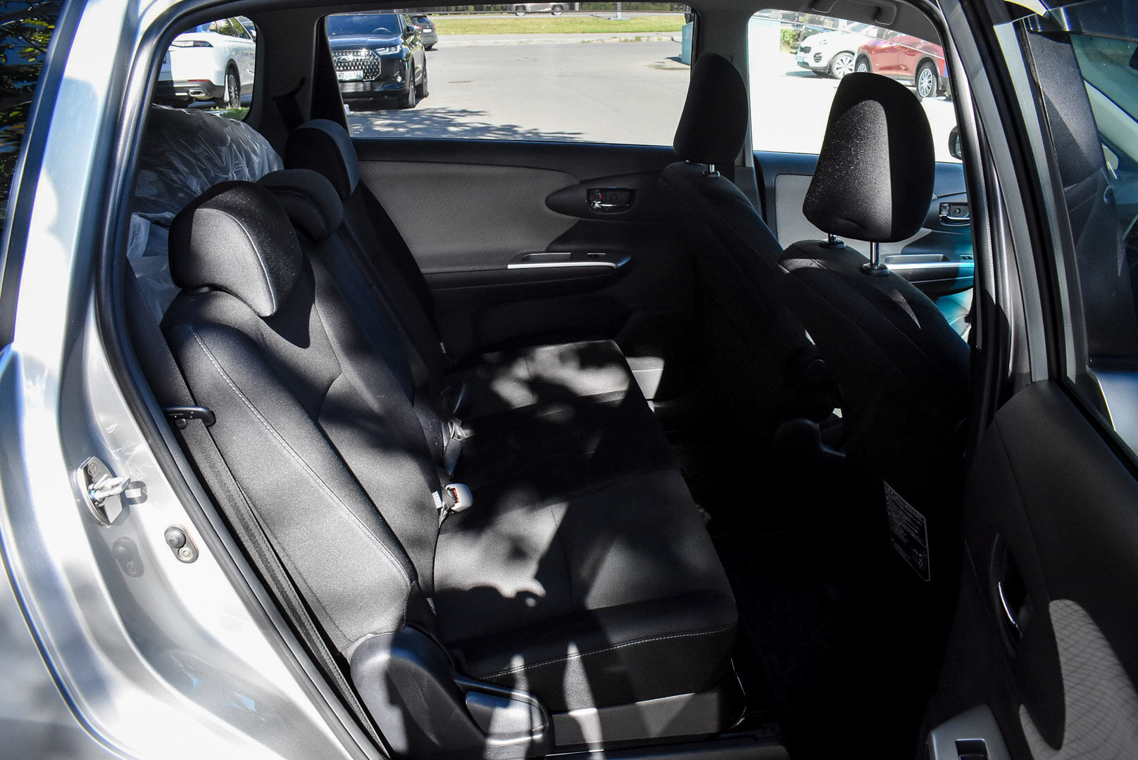 Toyota Wish, II 1.8 CVT (144 л.с.) 2010
