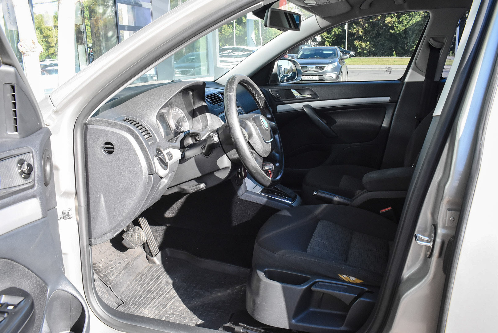 Skoda Octavia, II (A5) Рестайлинг 1.6 AT (102 л.с.) 2012
