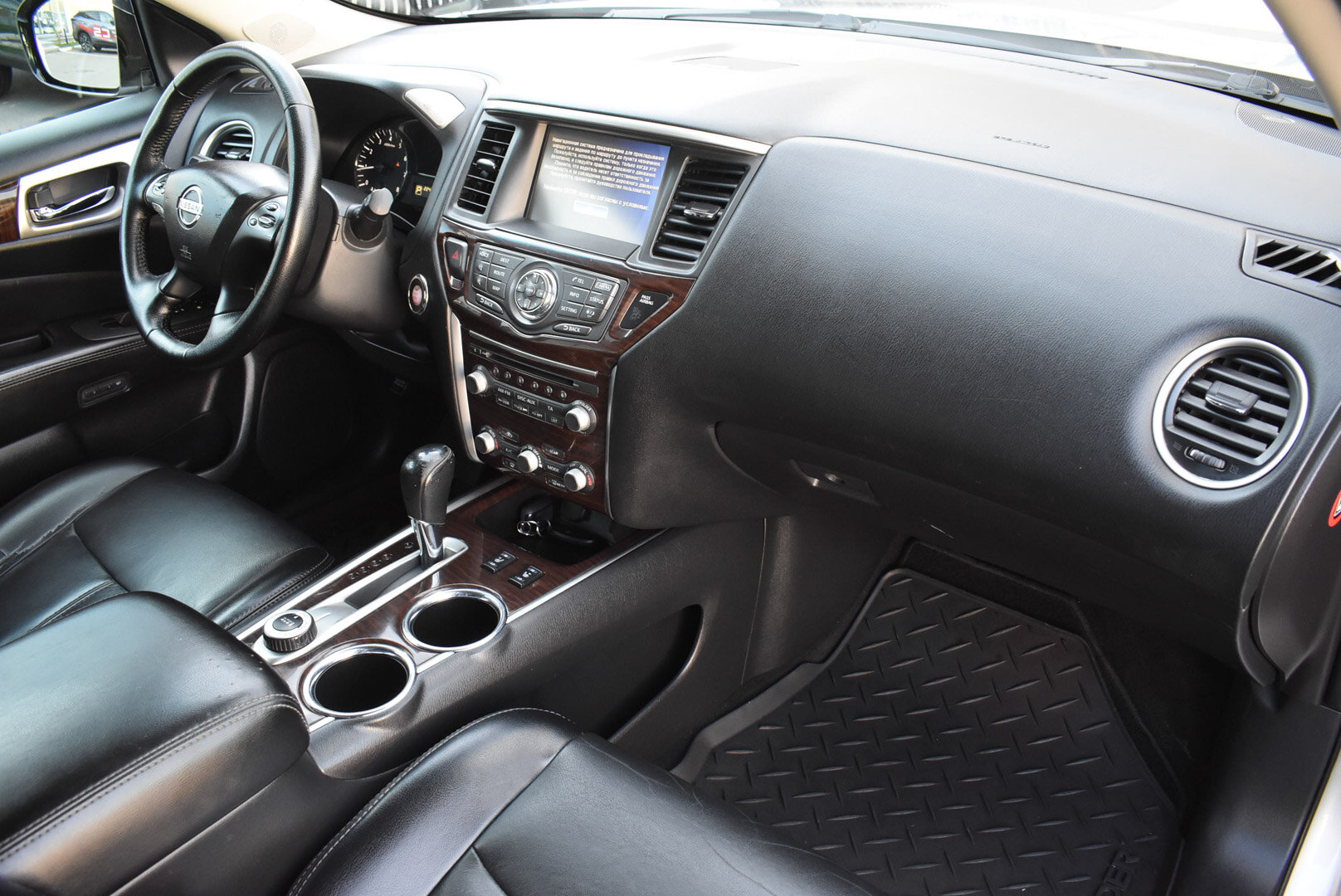 Nissan Pathfinder, IV 3.5 CVT (249 л.с.) 4WD 2014